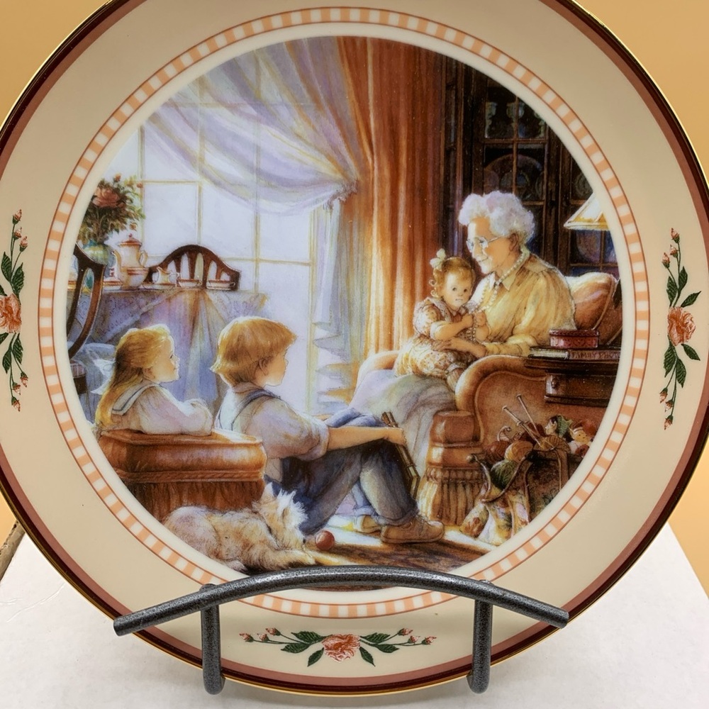 Trisha Romance decorative plate “Storyteller”